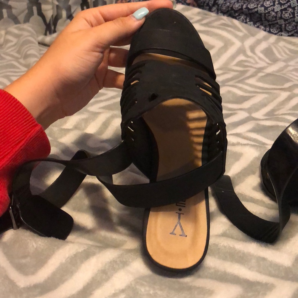 Heels - Picture 4 of 4